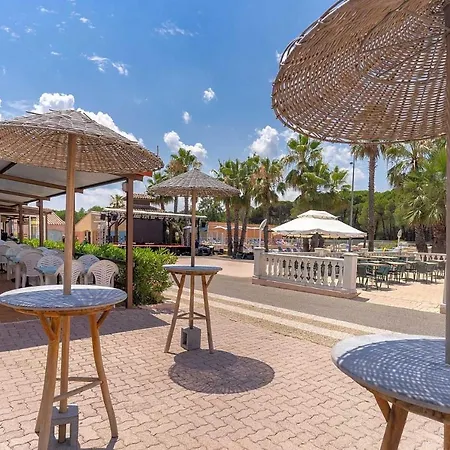 Campsite Revees Pour 8 Personnes A Oasis Village *