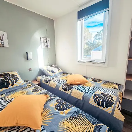 Campsite Revees Pour 8 Personnes A Oasis Village Puget-sur Argens