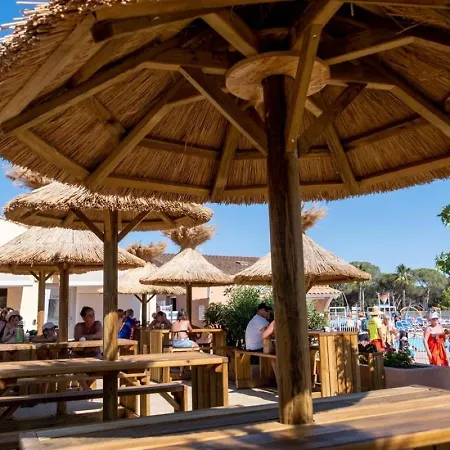 Revees Pour 8 Personnes A Oasis Village